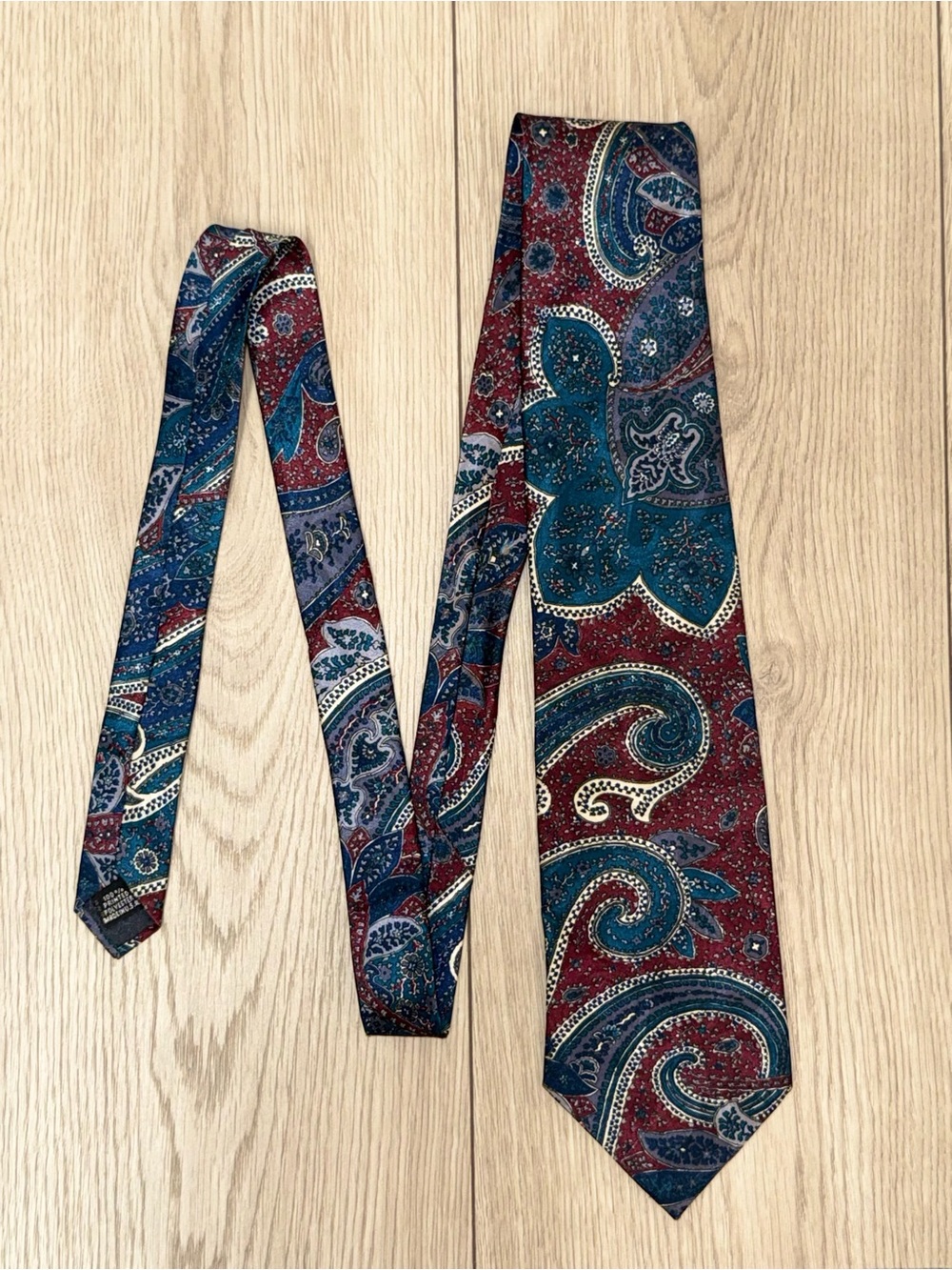 Christian Dior Elegant Mens Vintage Designer Burgundy Teal Blue Paisley Necktie